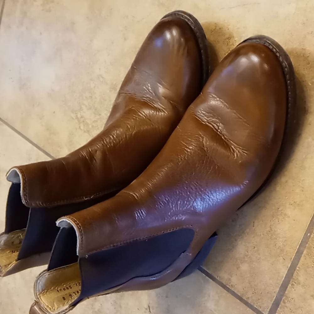 Frye cognac leather Chelsea booties size 8